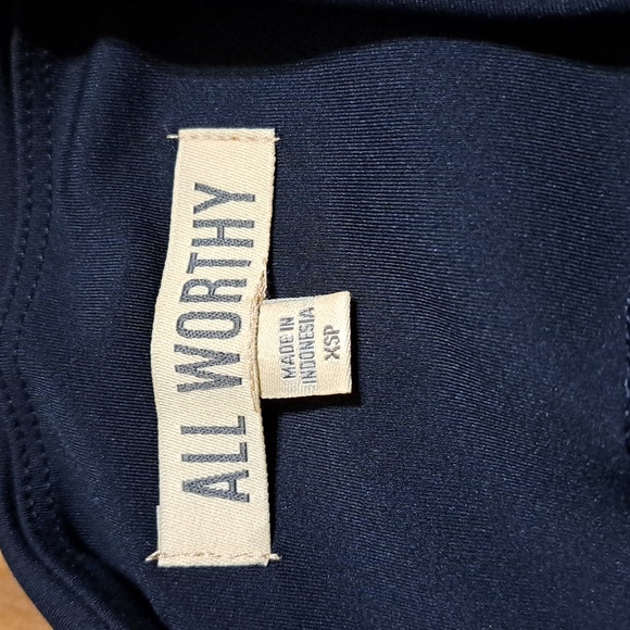 All worthy leggings high waisted, new in bag. - Picture 6 of 8